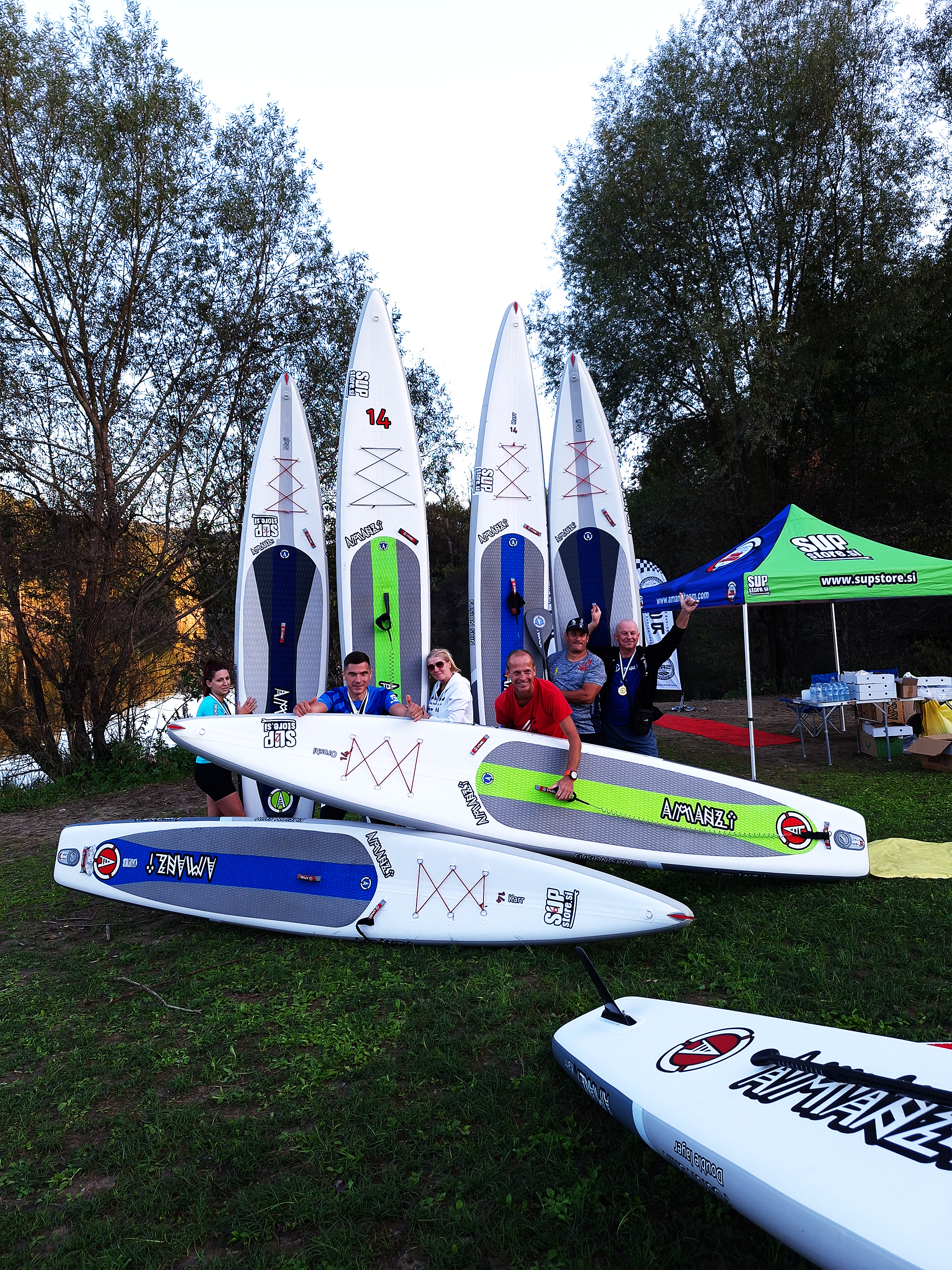 Amanzi tribe, Amanzi sup, Sup prijatelji